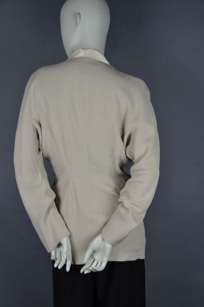 Thierry MUGLER Paris

Veste longue couleur...
