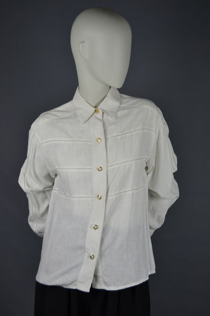 CHANEL

White linen and cotton shirt, small...