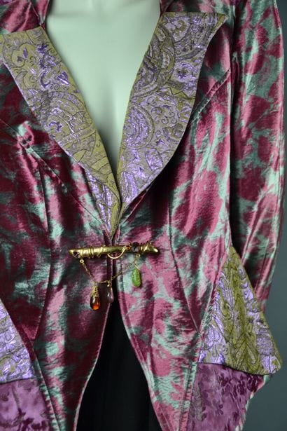 Christian LACROIX

Jacket in velvet and lurex...