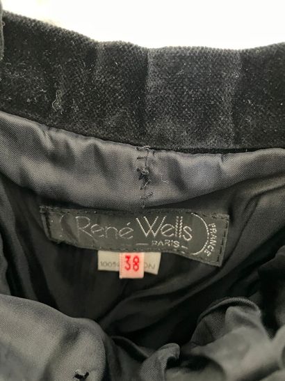 Lot of clothes including :

René WELLS

-...