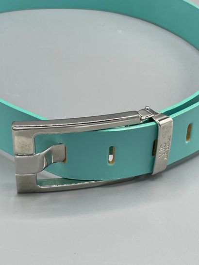 Lot of belts including :

VERSACE Jean's...