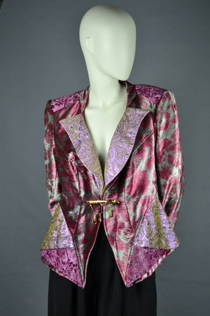 Christian LACROIX

Jacket in velvet and lurex...