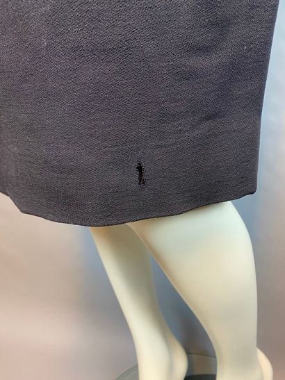 HERMES

Ensemble bleu marine en laine composé...
