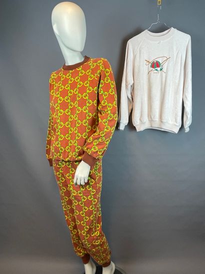 HERMES 

Lot de deux joggings : 

- Ensemble...