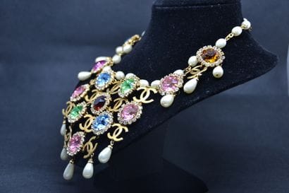 *CHANEL 1995

Très important collier constitué...