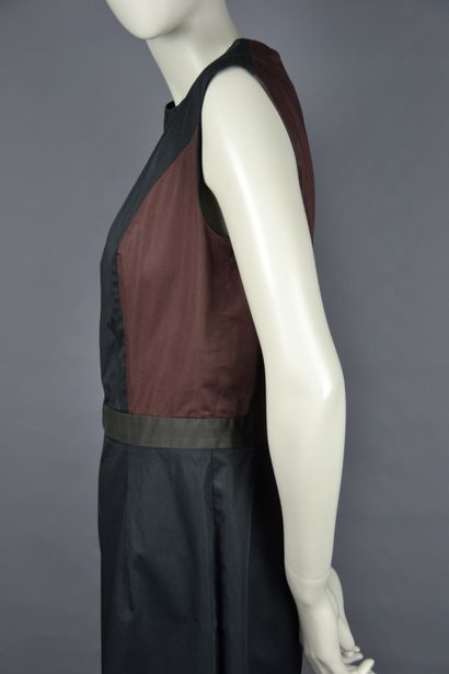 Yves SAINT LAURENT

Robe mi-longue trois...