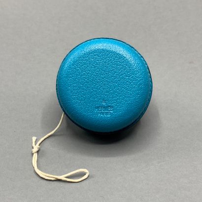 
HERMES Paris

Yoyo in wood covered with...