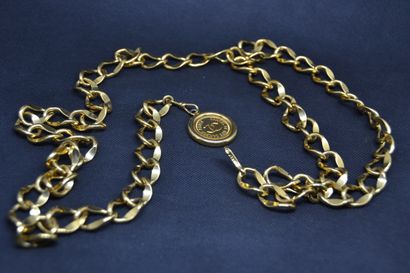 *CHANEL

Ceinture en métal doré, maille en...