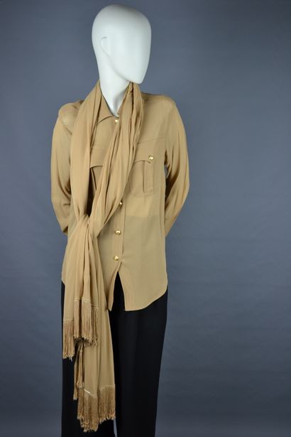 Alberta FERRETTI

Chemise et étole frangée...