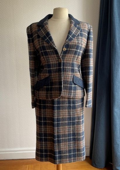 Lot de vêtements dont :

HOLAND & HOLAND

-...