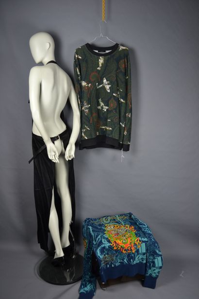 *Lot of various clothes including : 

GIVENCHY

-...