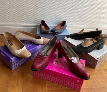 Lot of shoes including :

CAREL 

- Off-white...