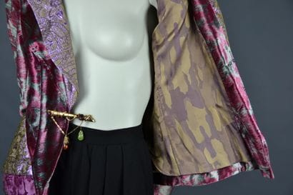 Christian LACROIX

Jacket in velvet and lurex...