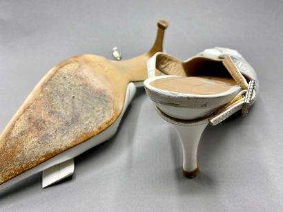 
JET SET

Quatre paires de chaussures : 

-...