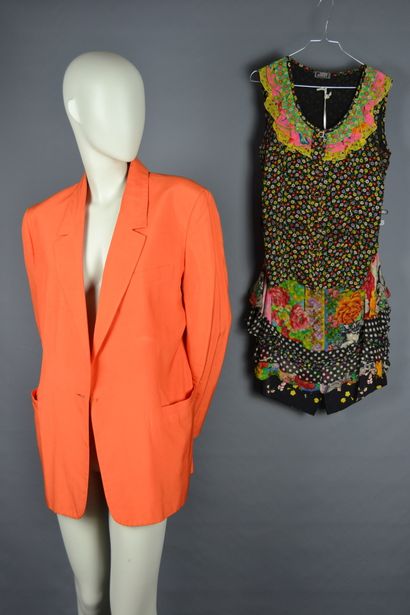 *Lot of clothes including :

VERSUS VERSACE

-...