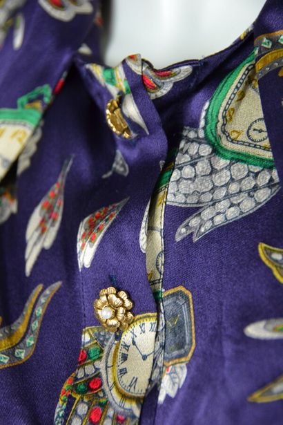 CHANEL

Blouse sans manche en soie à motifs...