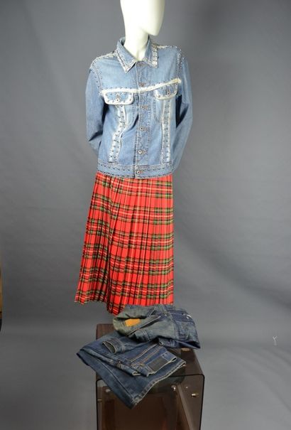 *Lot of clothes including :

D&G Dolce Gabana

-...