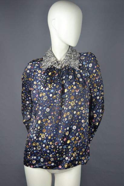 *CHANEL

Silk blouse with Chanel buttons...