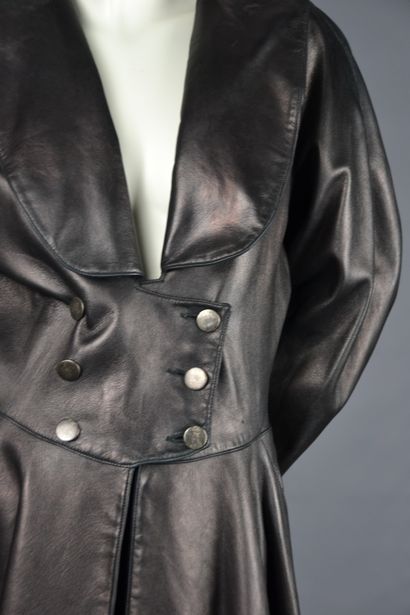 ALAIA Paris

Long jacket in black leather,...