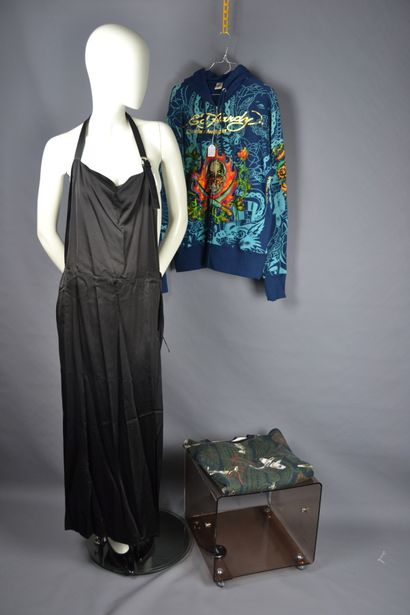 *Lot of various clothes including : 

GIVENCHY

-...