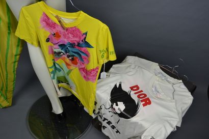 *Lot de vêtements dont :

DIOR

- Deux tee...