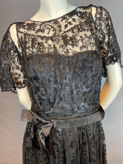 LANVIN - 15 rue du Fbg St Honoré Paris

Robe...