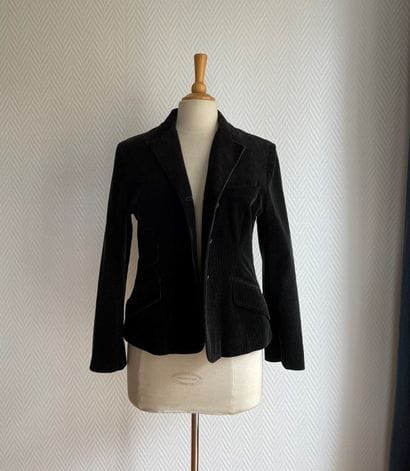 Lot of clothes including :

COUNTRY CASUAL

-...