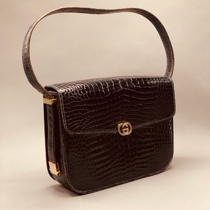 GUCCI

Sac en cuir imitation crocodile bleu...