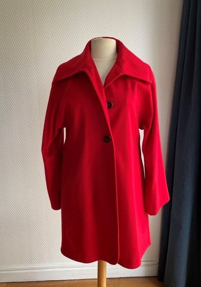 VALENTINO Roma 

Manteau mi-long rouge, large...