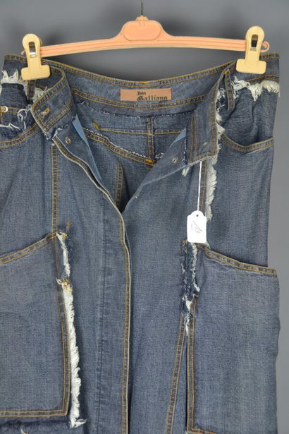 *GALLIANO

Long skirt in denim, frayed edges,...