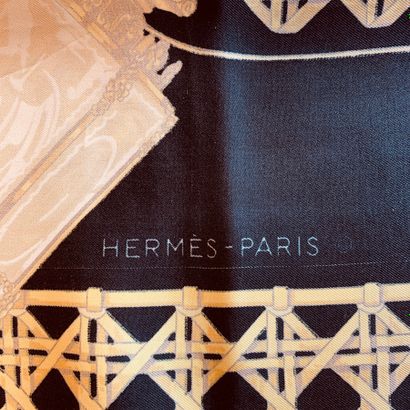 
HERMES Paris

Carré en twill de soie imprimé...