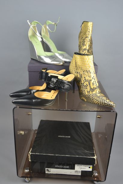 *Lot de chaussures dont : 

PRADA

- Sandales...