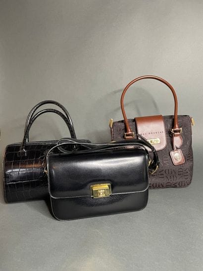 Lot of three handbags including :

CELINE...