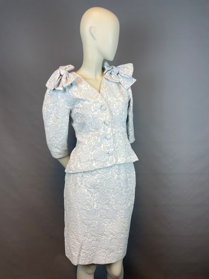 Guy LAROCHE

Ensemble en coton blanc et bleu...