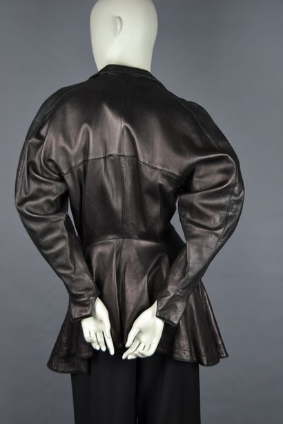 ALAIA Paris

Long jacket in black leather,...