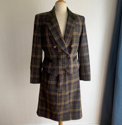 Lot of clothes including :

COUNTRY CASUAL

-...