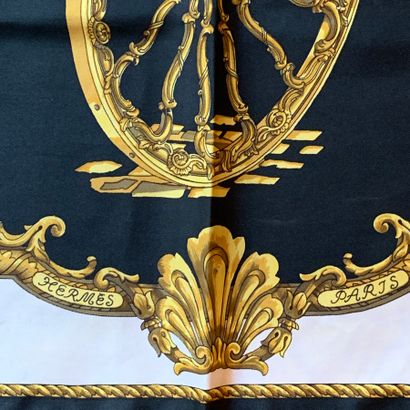 
HERMES Paris

Carré en twill de soie imprimé...