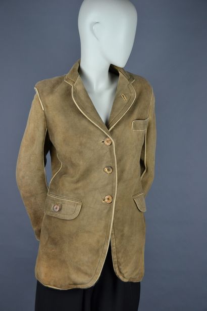ALAIA Paris

Light brown long jacket with...