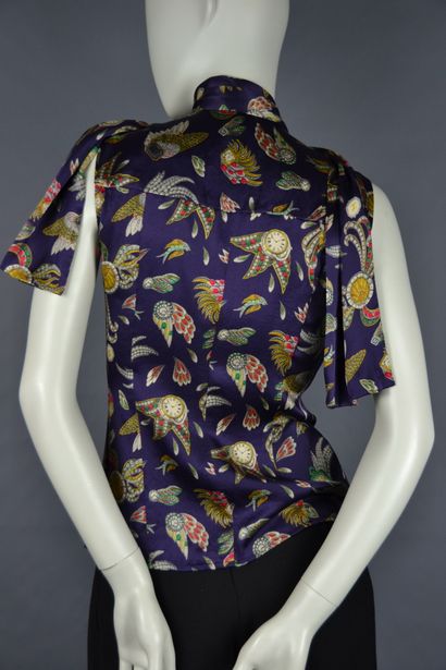 CHANEL

Blouse sans manche en soie à motifs...