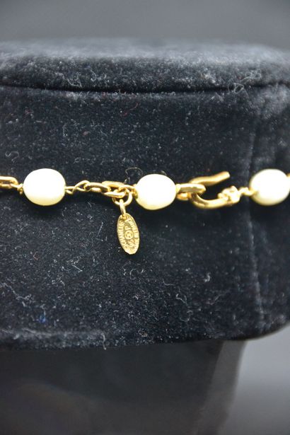 *CHANEL 1995

Très important collier constitué...