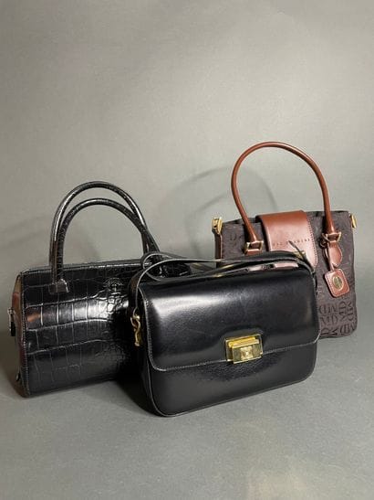 Lot of three handbags including :

CELINE...