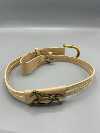 Lot of belts including :

VERSACE Jean's...
