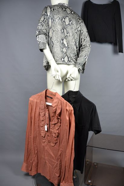 *GUCCI 

Lot of clothes including : 

- V-neck...