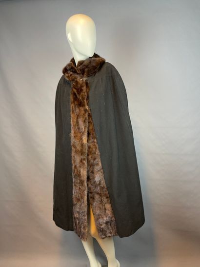 CALLOT Sisters circa 1920

Evening cape in...