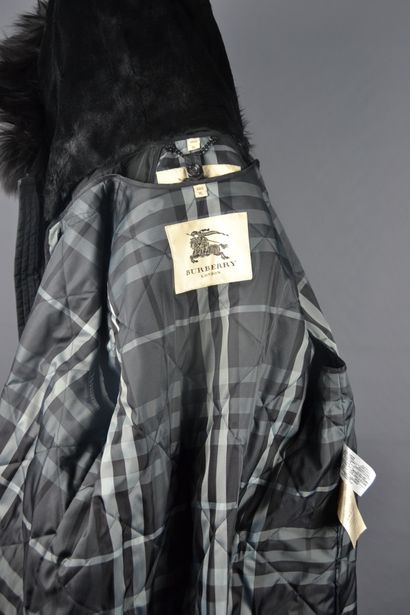*BURBERRY London

Men's mid-length black...