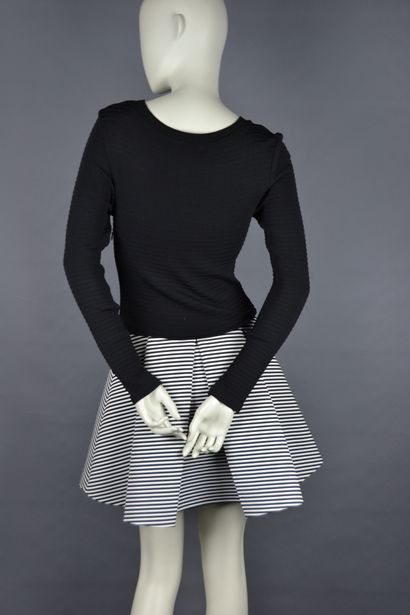 CHLOE

Long-sleeved dress made of two materials,...