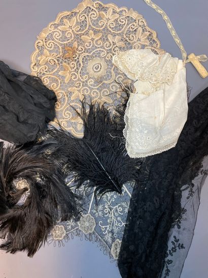 Lot of laces, stoles and collars embroidered...