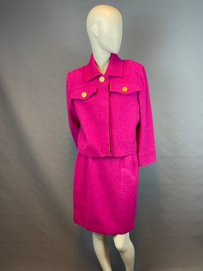 GIVENCHY

Raspberry wool outfit consisting...