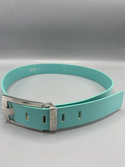 Lot of belts including :

VERSACE Jean's...