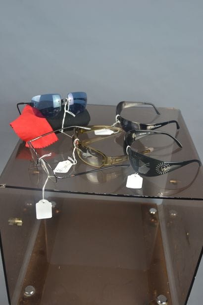 *Lot of various pairs of glasses including...